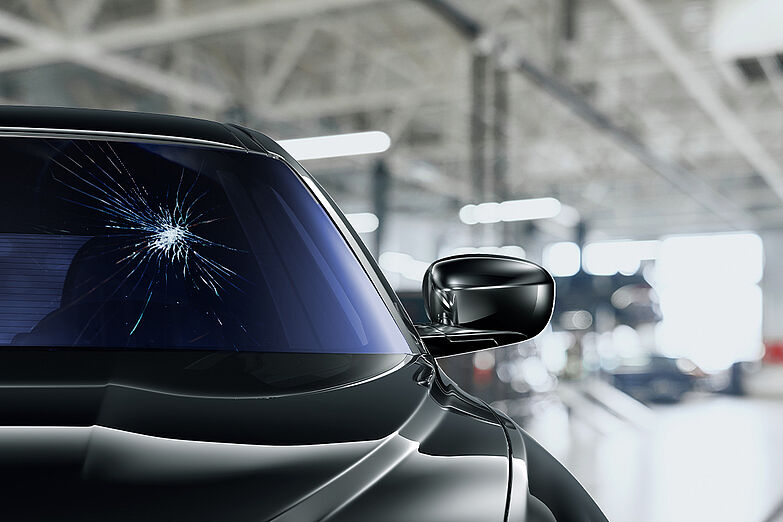 Autofrontscheibe mit Steinschlag