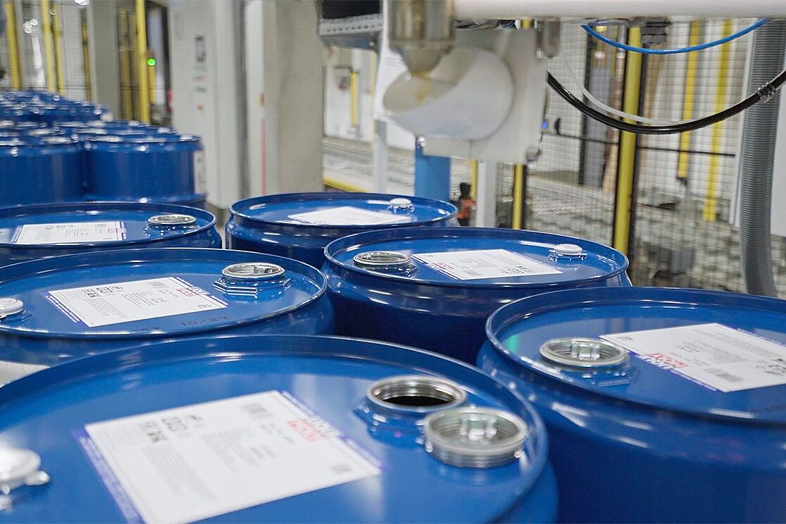 LIQUI MOLY’s new production in the USA serves the US aftermarket with new additional formulations tailored to heavy-duty vehicles and both Domestic and Asian car models, at first in bulk containers (symbolic image).