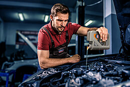 Tasks of the motor oil