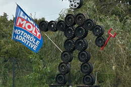 Showing the flag for LIQUI MOLY service