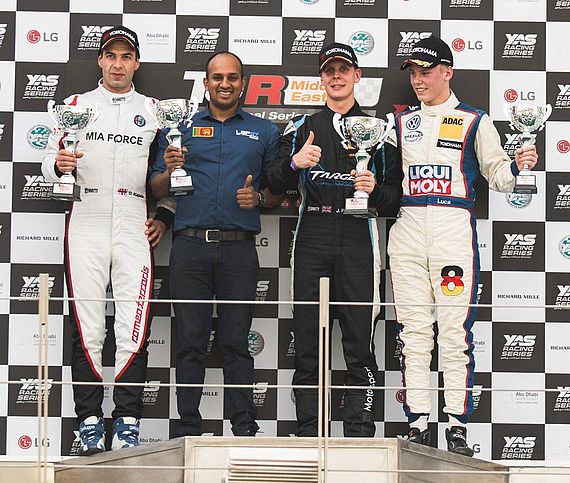 Die drei Bestplatzierten des TCR Rennens in Abu Dhabi auf dem Podium